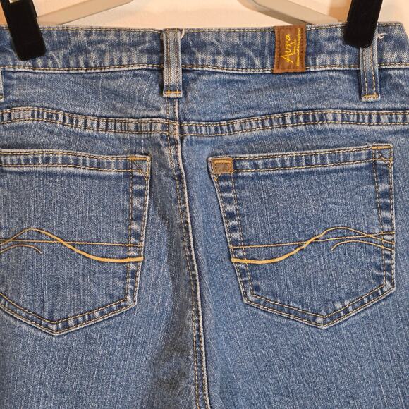 Wrangler Aura Women's Straight Jeans. Size 4P Average. - Picture 7 of 9